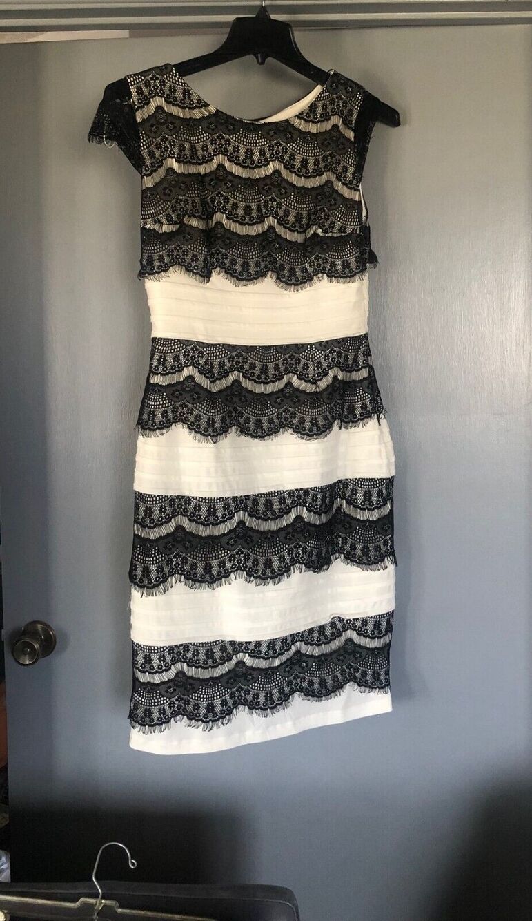 Sangria Signature Black & White Lace elegant Dress, Size 10, side zip, lined